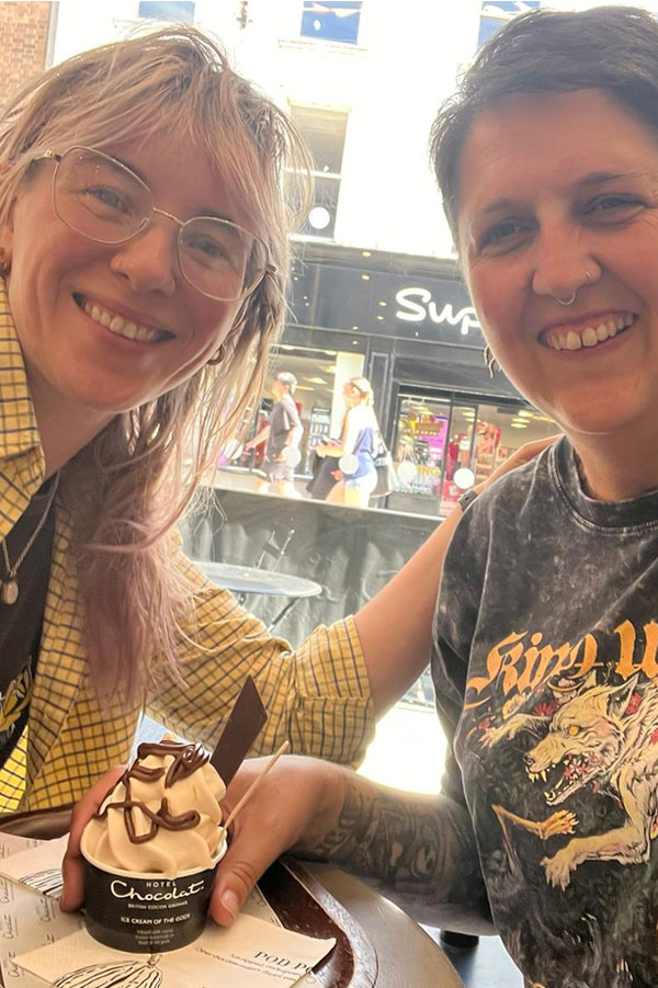 sarah-and-mel-heck-press-screen-printers